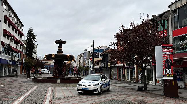Polisler Ekip Otolarından "Evde Kal" Anonsu