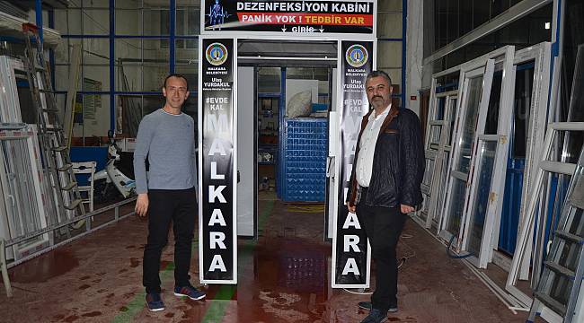 24 Saatte Koronavirüse Karşı Dezenfeksiyon Kabini Yaptı