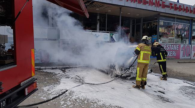Bursa'da Park Halindeki Otomobilde Çıkan Yangında 3 Yaşındaki Çocuk Yaralandı
