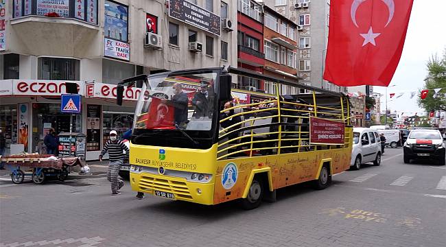 Evde Kalanlar İçin Üstü Açık Otobüsten Konser