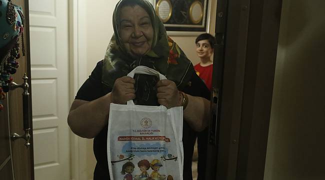 Evden Çıkamayan Yaşlı ve Hastalara "Kitap Servisi"