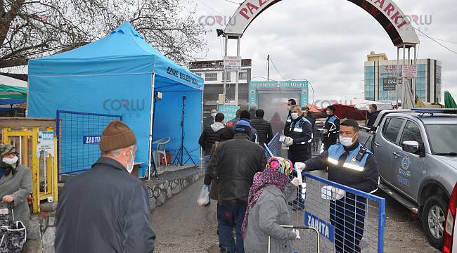 Ezine Belediyesi 10 Bin Maske ve Eldiven Dağıttı