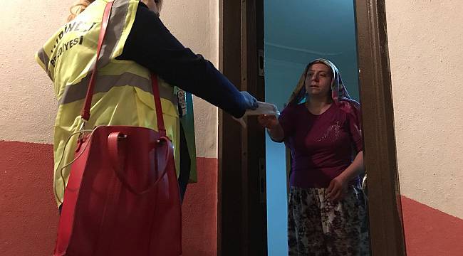 Kadınların Ürettiği 30 Bin Maske Vatandaşlara Dağıtılıyor