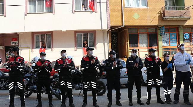 Kavga İhbarıyla Çağırdıkları Polis ve Sağlık Ekiplerine Sürpriz Yaptılar