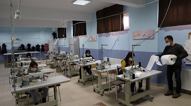 Kırklareli Üniversitesinden Sağlık Çalışanları İçin Tek Kullanımlık Maske Üretimi