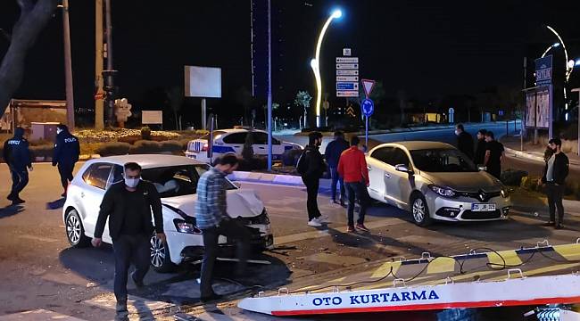 Kocaeli'de Otomobiller Çarpıştı, 4 Yaralı