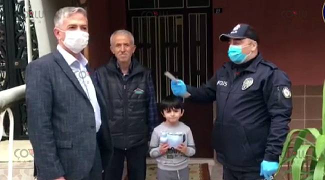 Kumbarasındaki Parayı "Milli Dayanışma Kampanyası"na Bağışladı