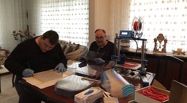 Lise Öğrencisi Kendi Tasarladığı 3 Boyutlu Yazıcıyla Siperlikli Maske Üretiyor