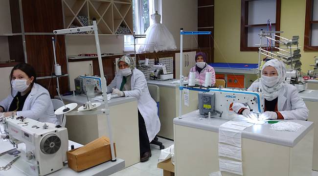 Lisesi Öğrencileri Bir Haftada 35 Bin Maske Üretti