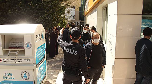 Polis Sosyal Mesafe Kuralına Uymayanları Uyardı