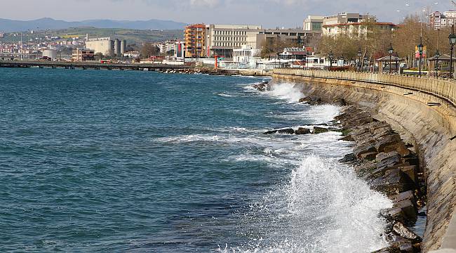 Poyraz, Marmara Denizi'nde Etkisini Sürdürüyor