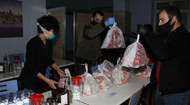 Sağlık Çalışanlarına Esnaftan Yemek İkramı