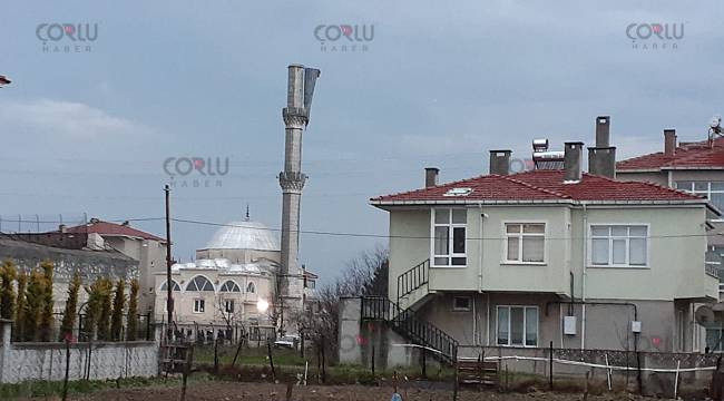 Tekirdağ'da Şiddetli Fırtına Cami Minaresini Yıktı