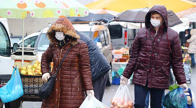 Trakya'da Pazar ve Marketlere Vatandaşlar Maskeyle Geldi