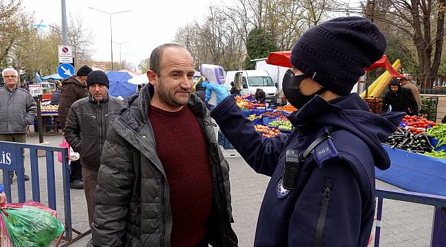Vatandaşlar Pazara Ateşleri Ölçülerek Alınmaya Başlandı