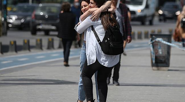 15-20 Yaş Grubundaki Gençler Uzun Zaman Sonra İlk Kez Sokağa Çıktı