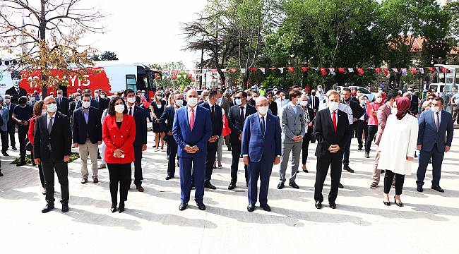 19 Mayıs Töreninde Saygı Duruşu Krizi