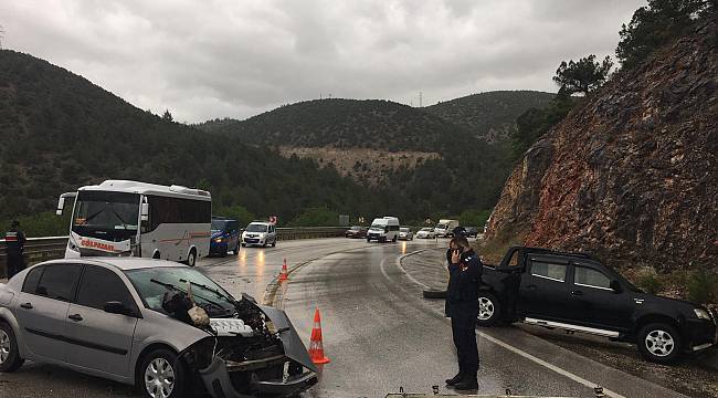 Bilecik'te Zincirleme Trafik Kazası, 5 Yaralı