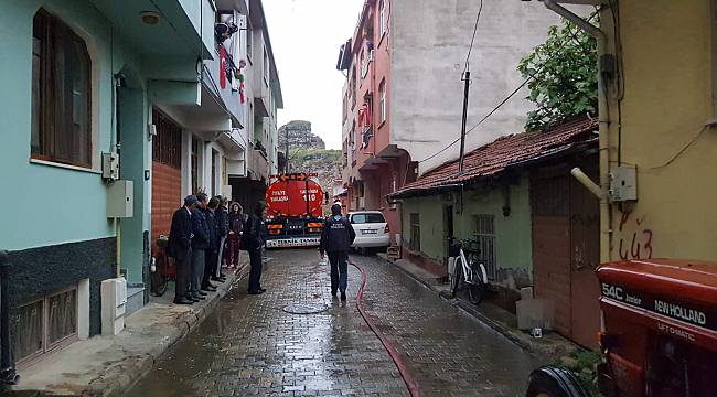 Bursa'da Bir Evde Tüp Patladı, 2 Yaralı