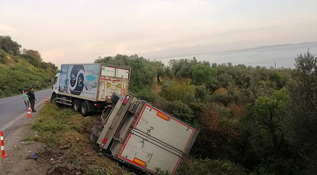 Çanakkale'de Kamyon İle Kamyonet Çarpıştı, 6 Yaralı