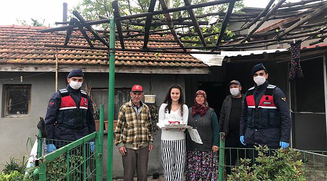 Jandarmadan Genç Kıza Doğum Günü Sürprizi