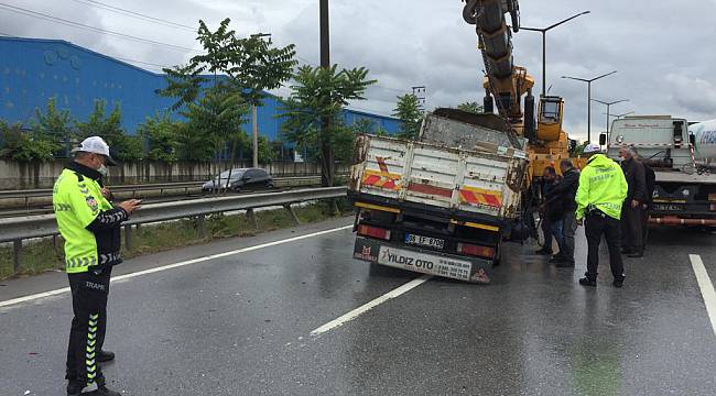 Kocaeli'de Zincirleme Trafik Kazası, 3 Yaralı