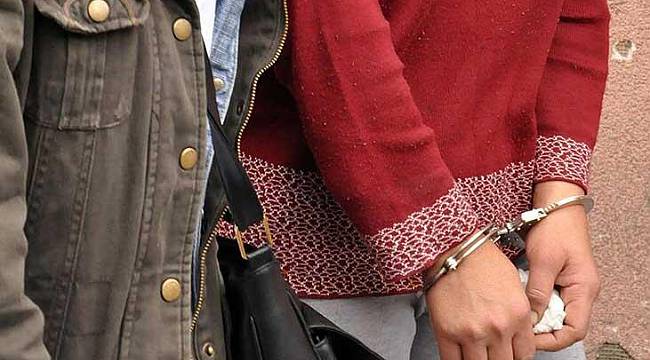 Pazarda Hırsızlık Yaparken Yakalanan Kadının 30 Yıl Hapis Cezası Olduğu Ortaya Çıktı