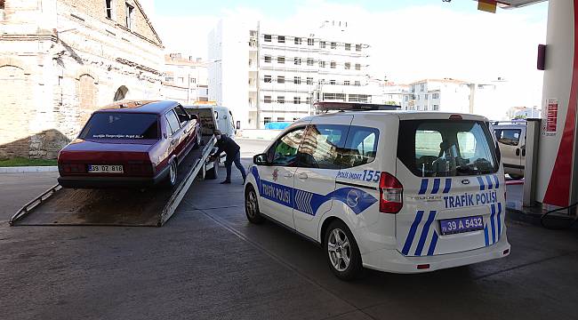 Polisin "Dur" İhtarına Uymayan Sürücü, Otomobilini Bırakıp Kaçtı