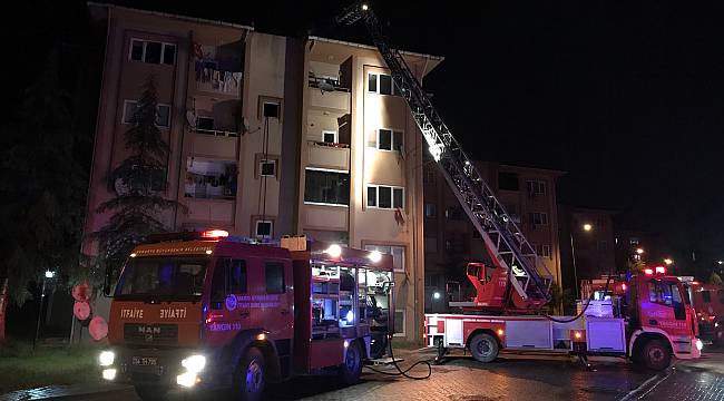 Sakarya'da Apartmanda Çıkan Yangın Paniğe Neden Oldu