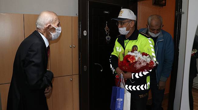 Sakarya Emniyet Müdürü Kaya'dan 92 Yaşındaki Emekli Trafik Polisine Ziyaret