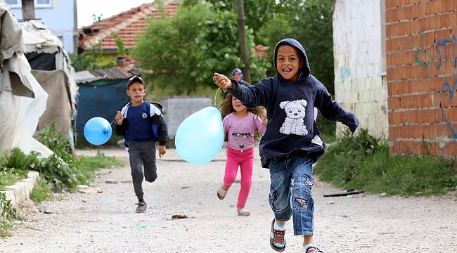 Uzun Süre Sonra Sokağa Çıkan Çocukların Mutluluğu