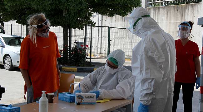 Edirne'de Sınır Kapılarında Kovid-19 Testi Yapılıyor