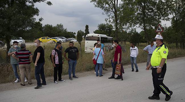 İşçi Servisi Otomobille Çarpıştı, 3 Yaralı