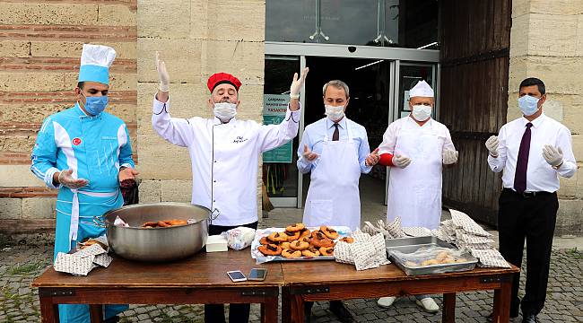 Kepenkleri Yeniden Açan Esnaflar "Şükür Duası" Etti