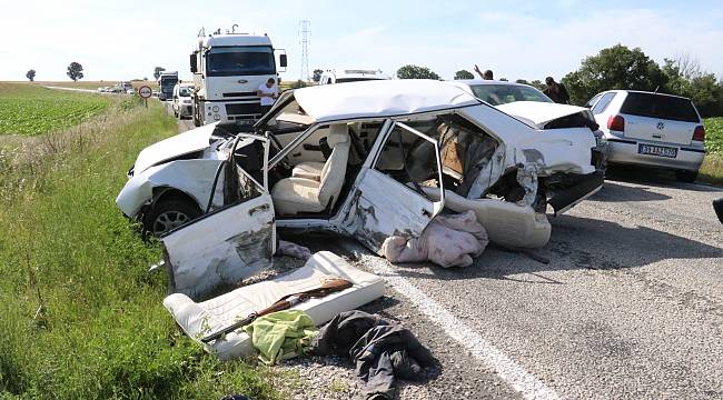 Otomobiller Çarpıştı, 1'i Ağır 3 Yaralı