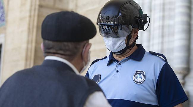 Selimiye'ye Cuma Namazı İçin Gelenlerin Ateşi Termal Isı Ölçer Kaskla Kontrol Edildi