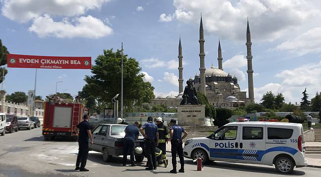Seyir Halinde Alev Alan Otomobili Polis Söndürdü