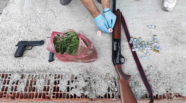 Silahlarla Çektikleri Videoları Paylaşan 20 Kişi Gözaltına Alındı