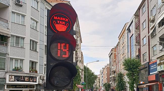 Trafik Işığıyla "Maske Tak" Çağrısı