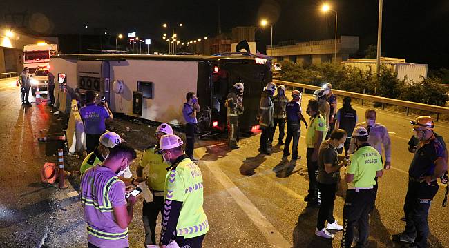 Bursa'da Otoyolda Yolcu Otobüsü Devrildi, 1 Ölü, 16 Yaralı