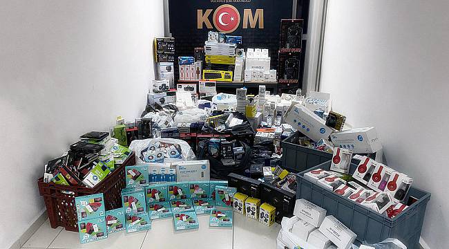 Edirne'de Kaçak Cep Telefonu Ele Geçirildi