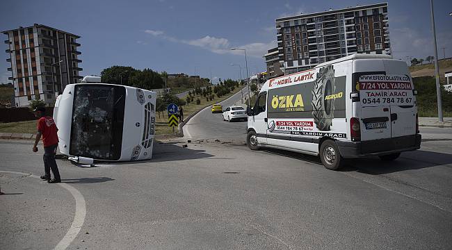 İşçi Servisi Panelvan Araçla Çarpıştı, 4 Yaralı