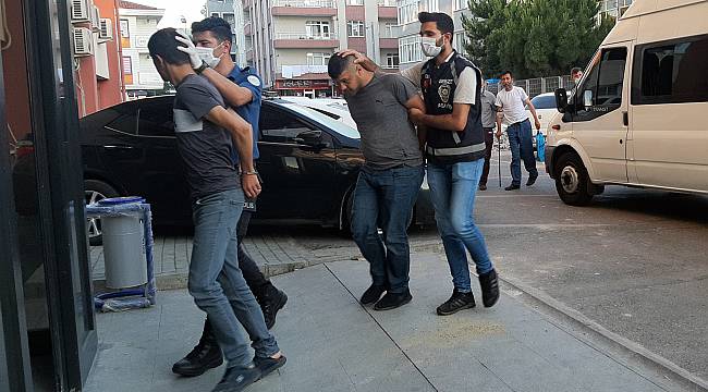 Kocaeli'de Araçtan Kapkaçla Para Çalan 6 Zanlı Tutuklandı