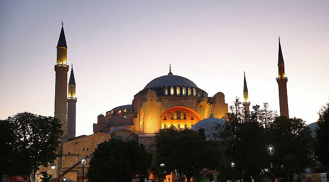 Vatandaşlar, Sabah Namazında Ayasofya-i Kebir Cami-i Şerifi'ne Akın Etti