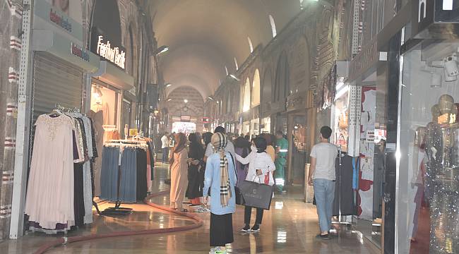 Bursa'da Tarihi Kapalı Çarşıda Yangın Çıktı