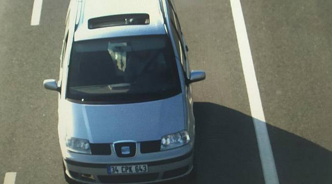 Ceza Yememek İçin Plakasını Bantladı