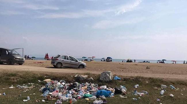 "Düşüncesiz Tatilcilerin" Çöpleri Doğal Güzelliği Bozuyor