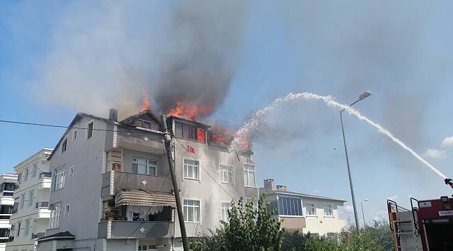 Evin Çatısı Alev Alev Yandı