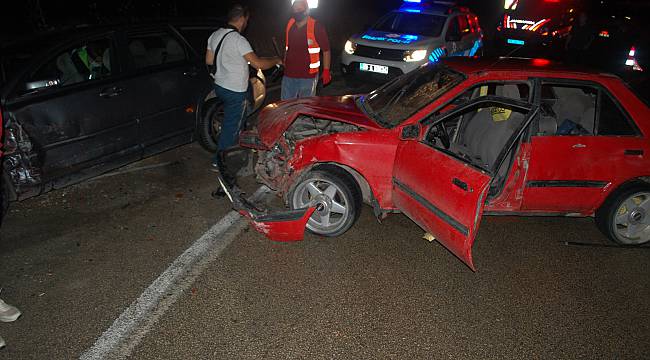 Otomobiller Çarpıştı, 4 Yaralı