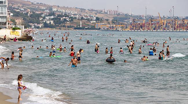 Sıcaktan Bunalanlar Denize Akın Etti